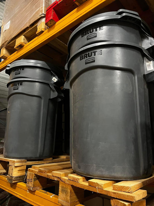 BRUTE Grey Container 121 Liter + Lids